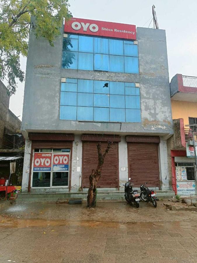 Oyo Flagship 62980 Shiva Residency Hotel Garhi Harsaru Exterior foto