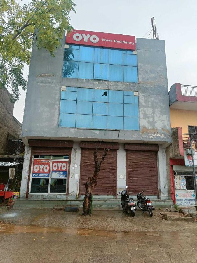 Oyo Flagship 62980 Shiva Residency Hotel Garhi Harsaru Exterior foto